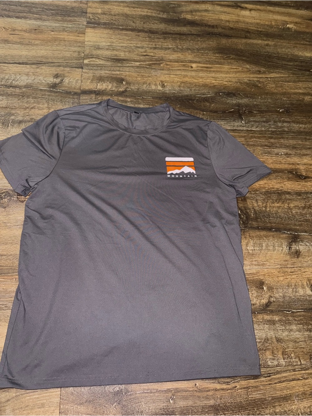 SHEIN Men's Gray Short Sleeve Tee with Orange Mountain Patch